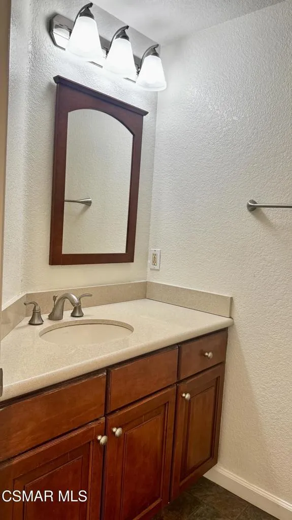 688 Indian Oak Lane #107 Oak Park, CA 91377