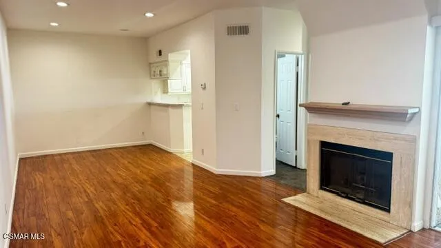 688 Indian Oak Lane #107 Oak Park, CA 91377