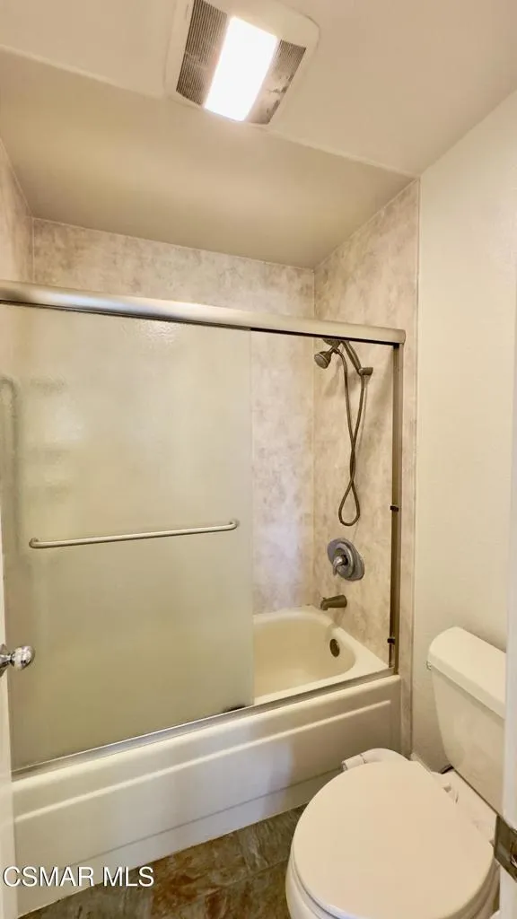 688 Indian Oak Lane #107 Oak Park, CA 91377