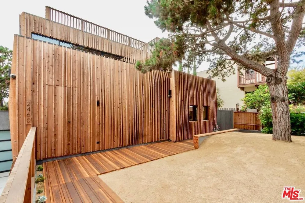 2460 Beverley Avenue Santa Monica, CA 90405