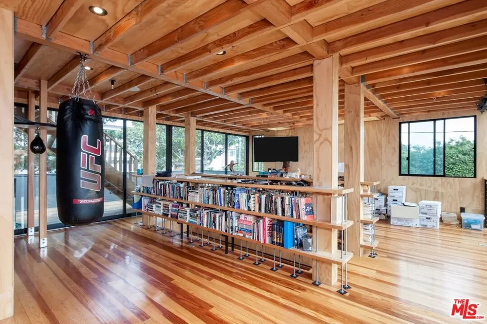 2460 Beverley Avenue Santa Monica, CA 90405