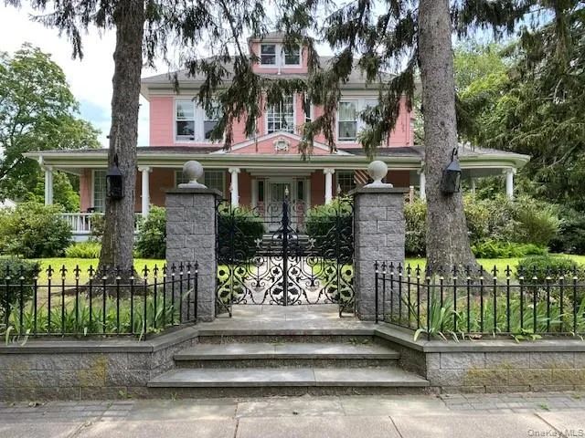 173 Sea Cliff Avenue #2E Sea Cliff, NY 11579
