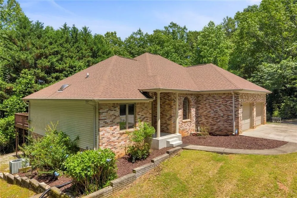 160 Quail Ridge Drive Cleveland, GA 30528