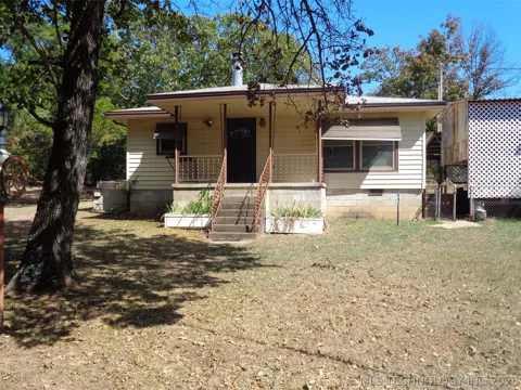 211 Oak Avenue