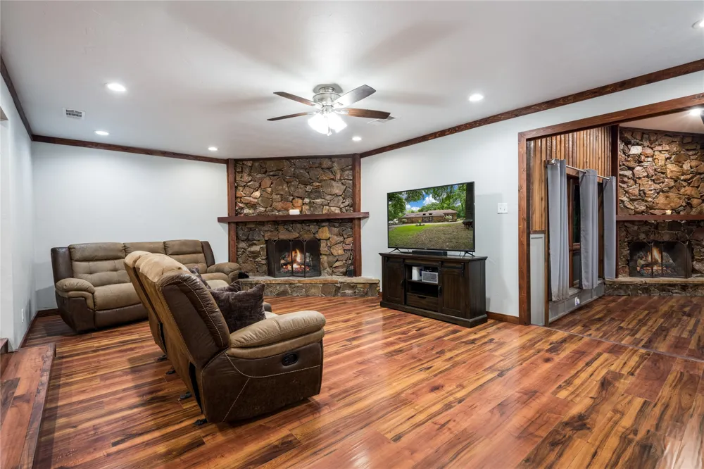 207 Shadowwood Trail Ovilla, TX 75154