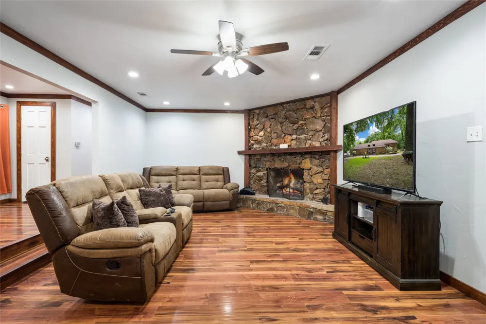 207 Shadowwood Trail Ovilla, TX 75154