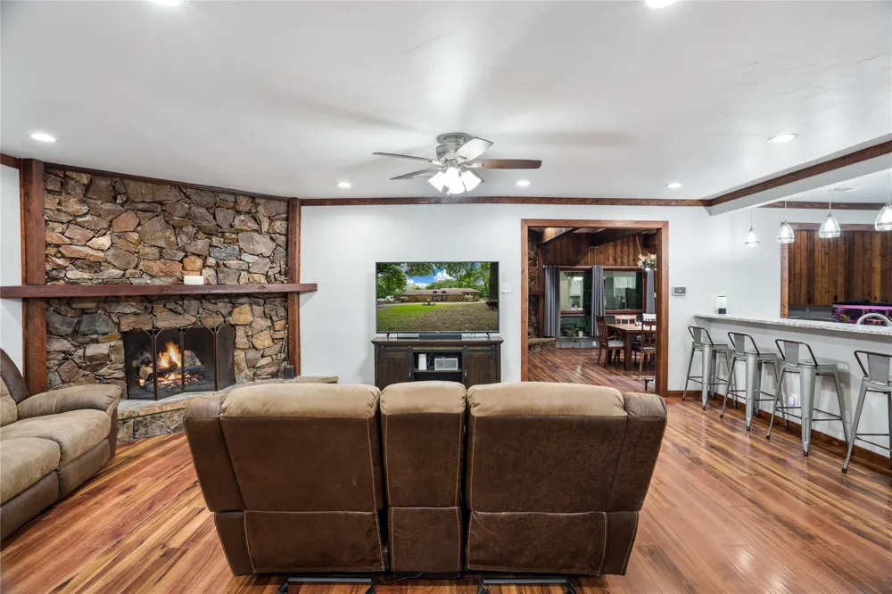 207 Shadowwood Trail Ovilla, TX 75154