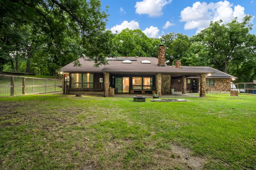 207 Shadowwood Trail Ovilla, TX 75154