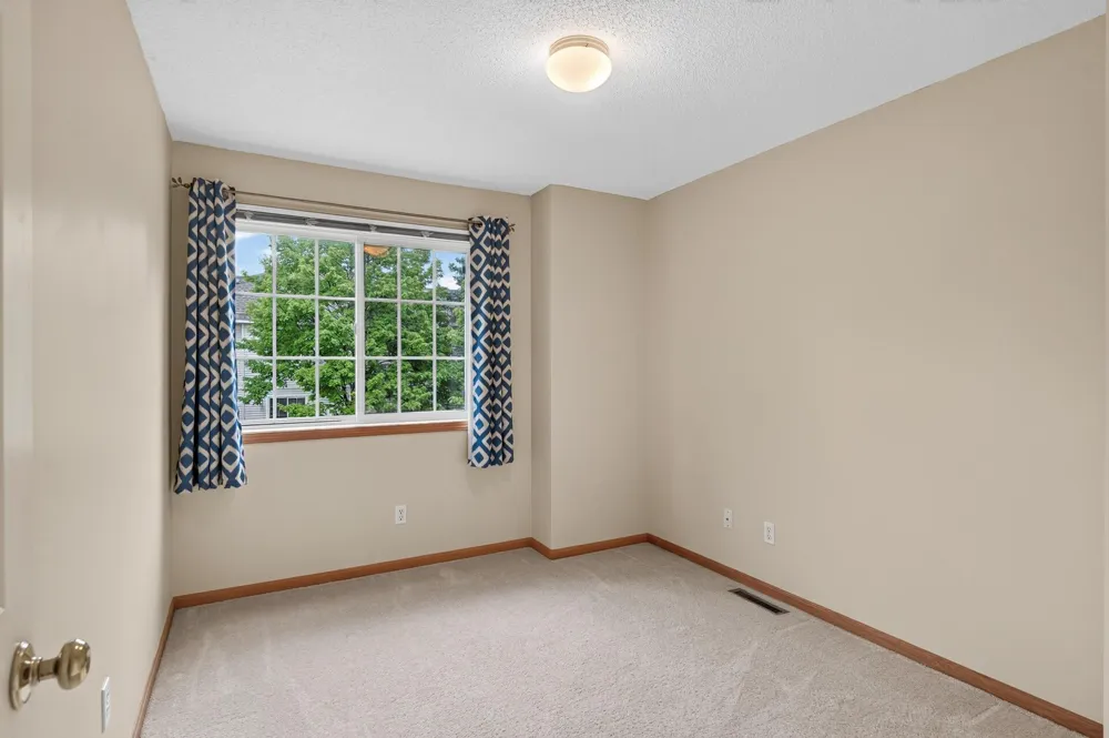 2407 Harvest Way Chanhassen, MN 55317