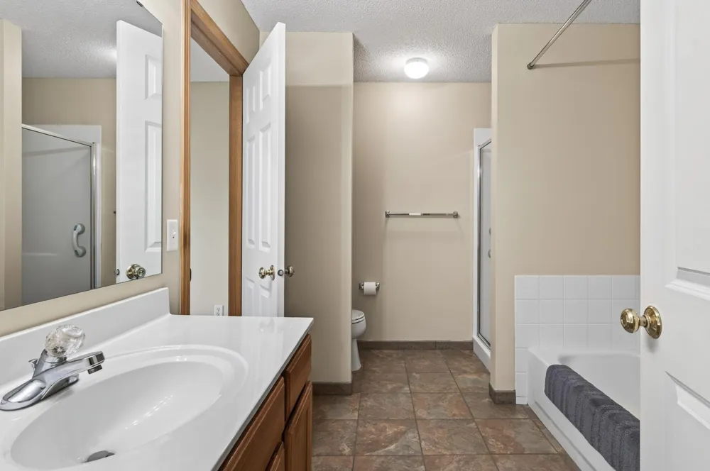 2407 Harvest Way Chanhassen, MN 55317