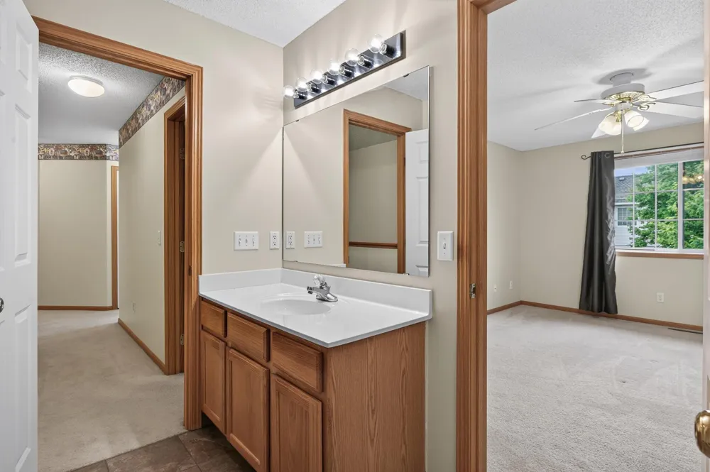 2407 Harvest Way Chanhassen, MN 55317