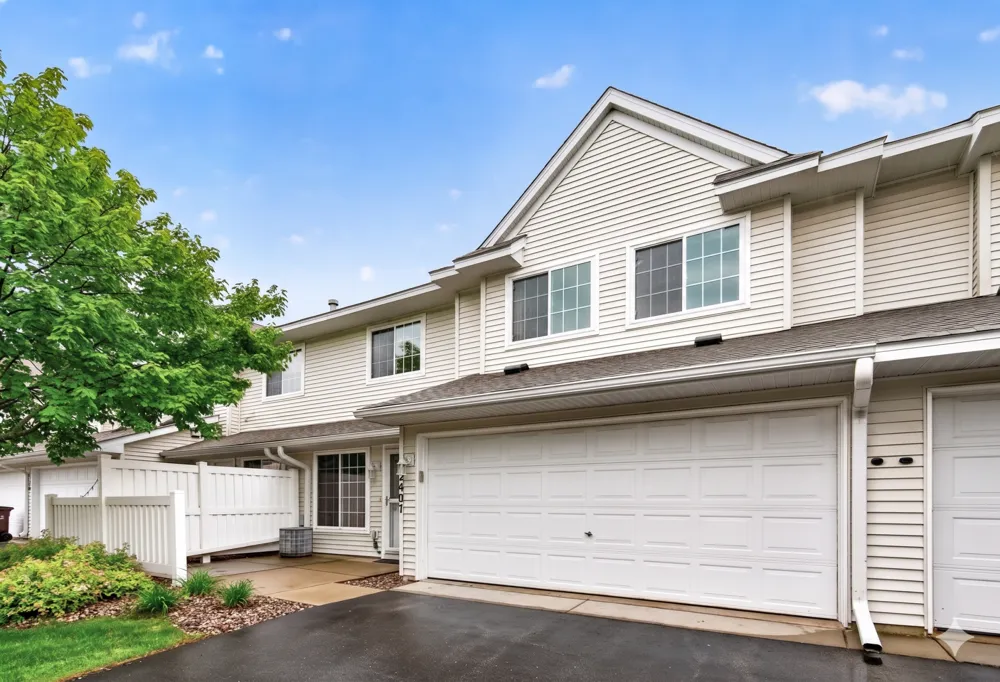 2407 Harvest Way Chanhassen, MN 55317
