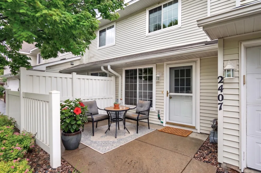 2407 Harvest Way Chanhassen, MN 55317