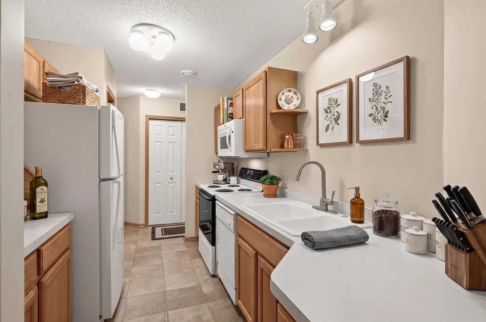 2407 Harvest Way Chanhassen, MN 55317
