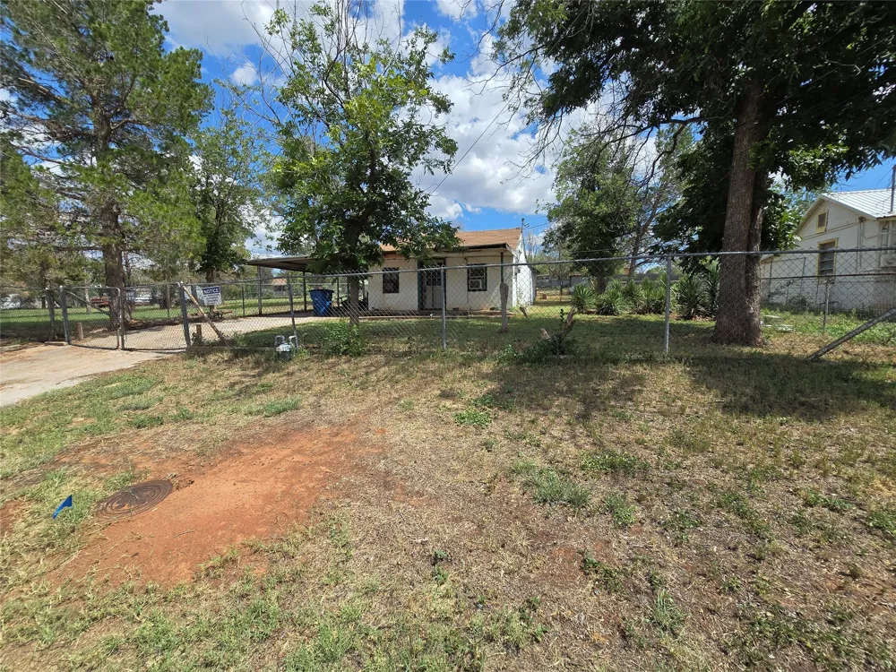 1005 W 3rd Street Sweetwater, TX 79556