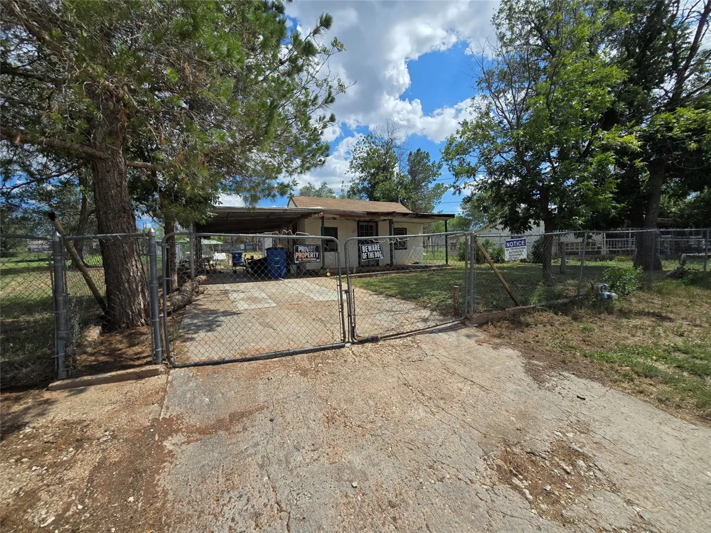 1005 W 3rd Street Sweetwater, TX 79556