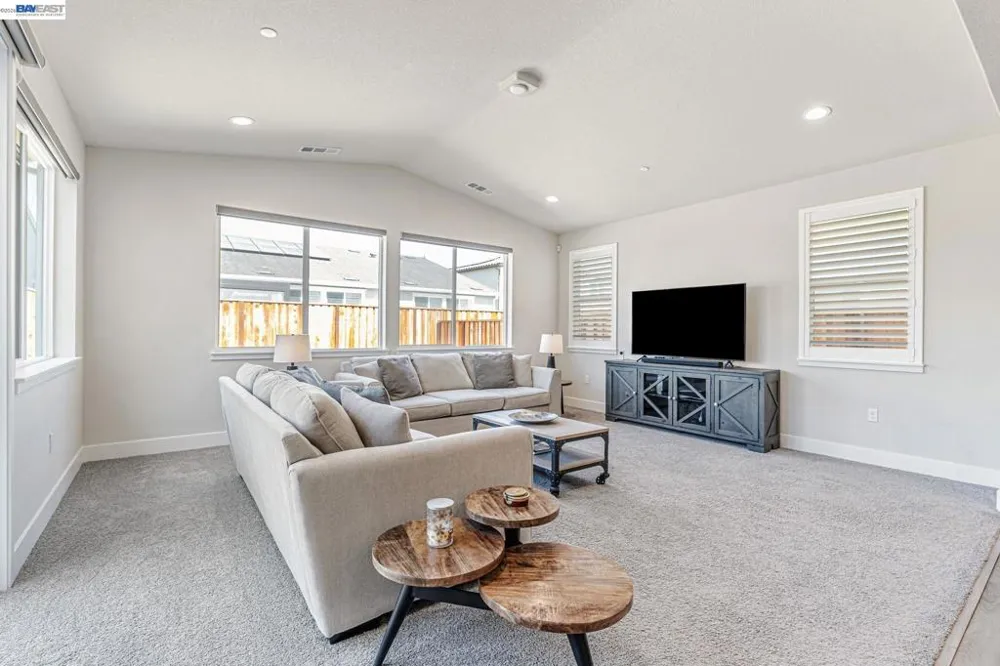 5645 Sierra Trail Way Antioch, CA 94531