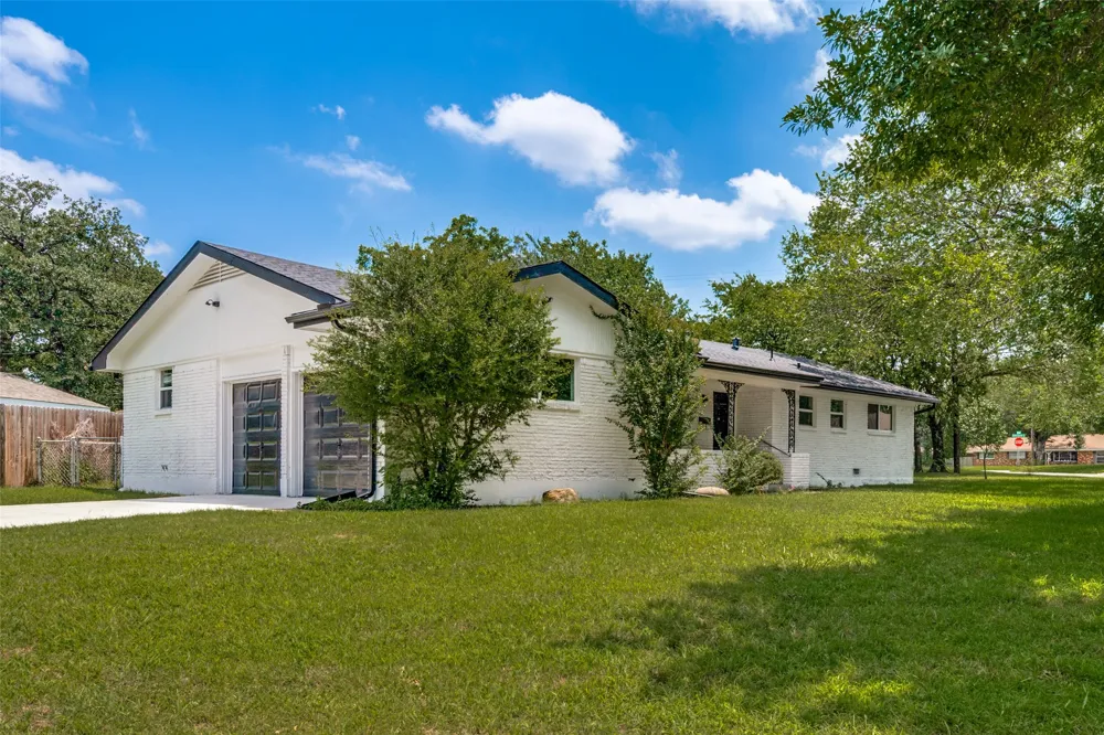 1112 Karla Drive Hurst, TX 76053
