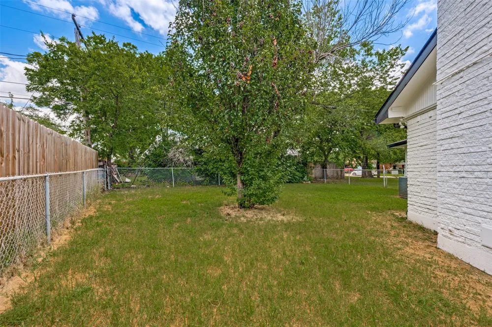 1112 Karla Drive Hurst, TX 76053
