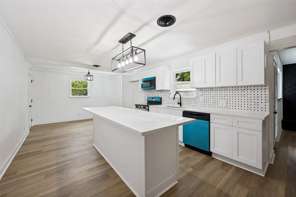 1112 Karla Drive Hurst, TX 76053