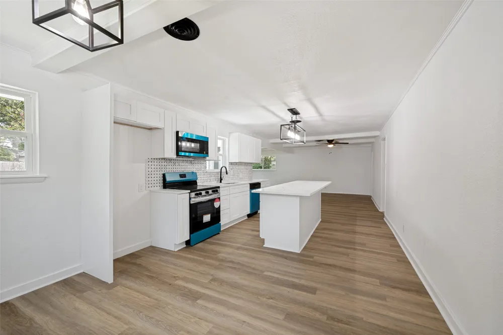 1112 Karla Drive Hurst, TX 76053