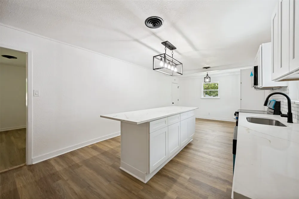 1112 Karla Drive Hurst, TX 76053