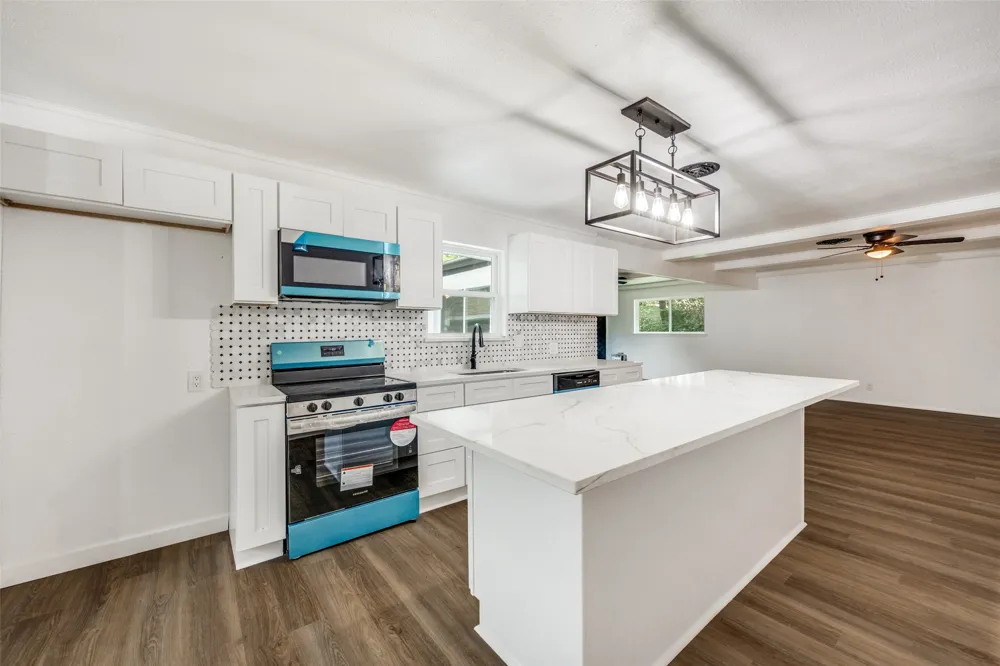 1112 Karla Drive Hurst, TX 76053