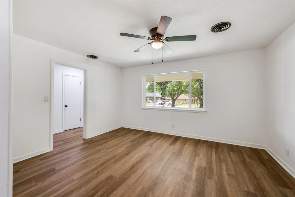 1112 Karla Drive Hurst, TX 76053
