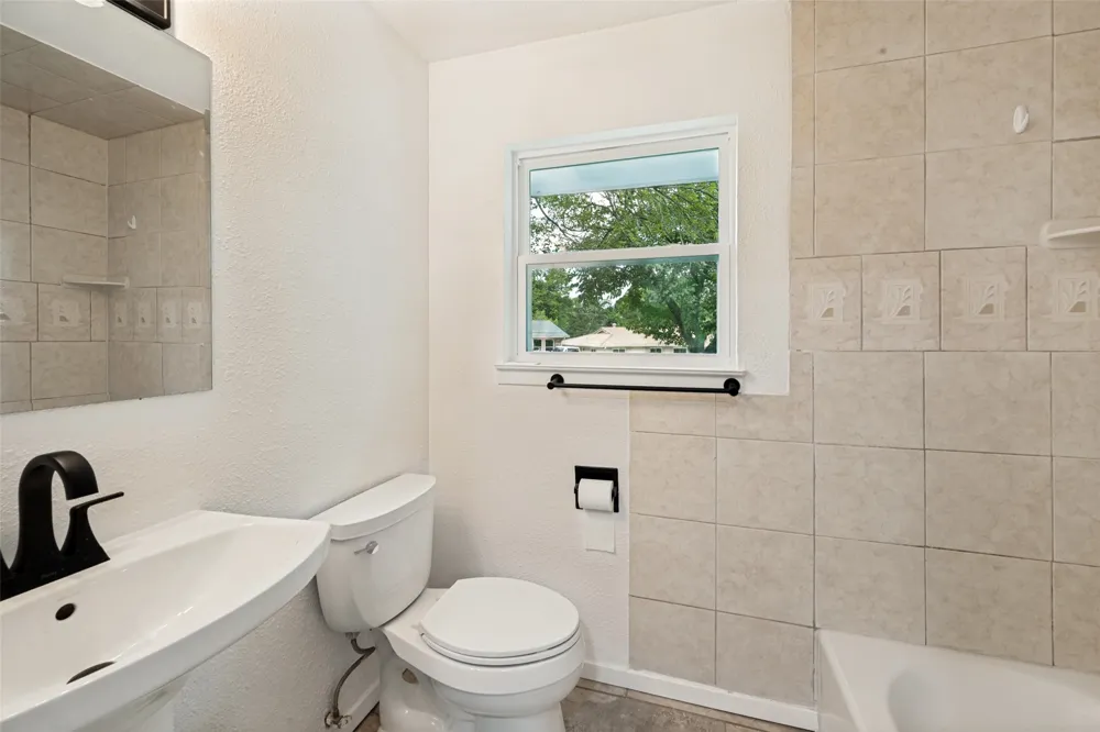 1112 Karla Drive Hurst, TX 76053