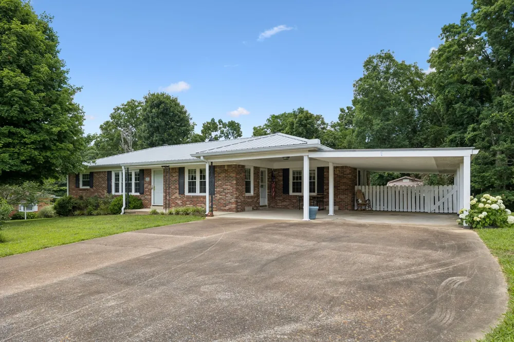708 Hickory St Centerville, TN 37033