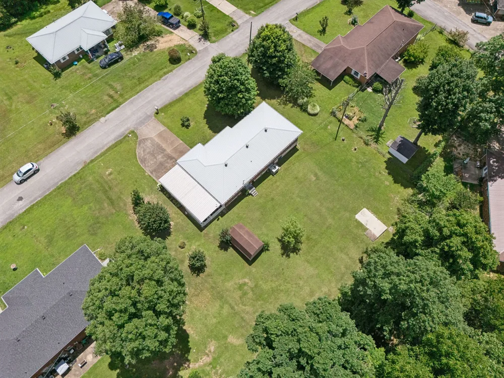 708 Hickory St Centerville, TN 37033