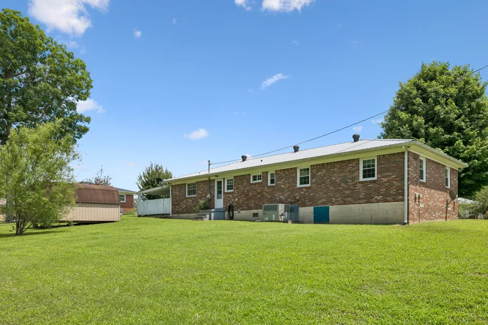 708 Hickory St Centerville, TN 37033