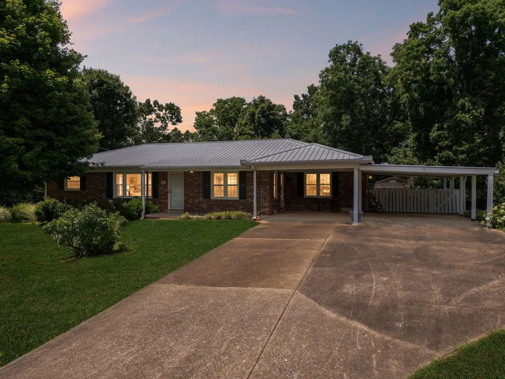 708 Hickory St Centerville, TN 37033