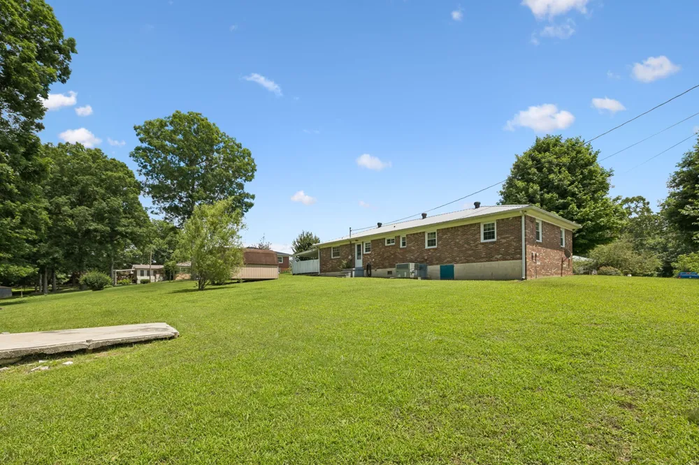 708 Hickory St Centerville, TN 37033