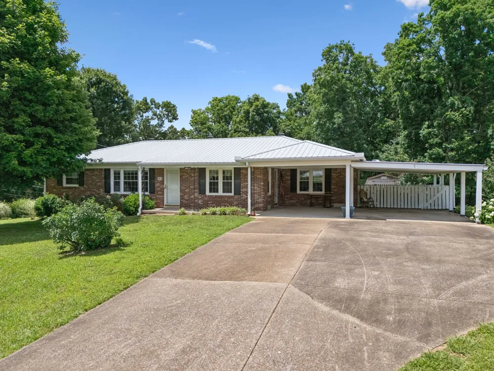 708 Hickory St Centerville, TN 37033