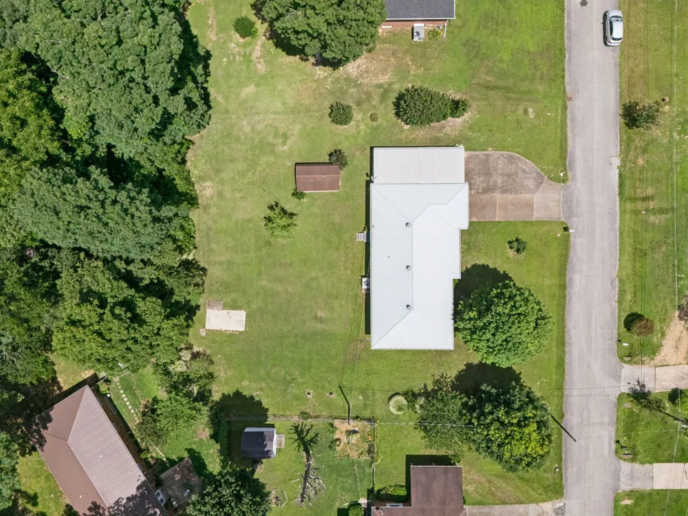 708 Hickory St Centerville, TN 37033
