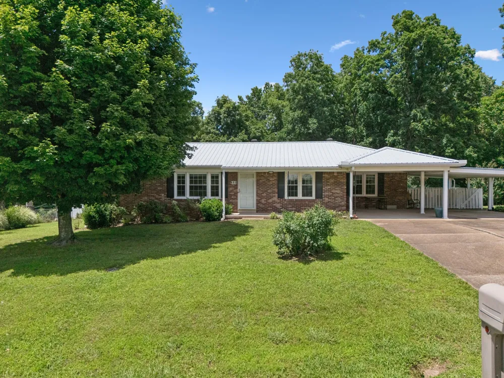 708 Hickory St Centerville, TN 37033