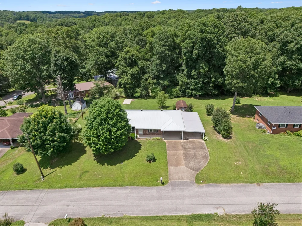 708 Hickory St Centerville, TN 37033