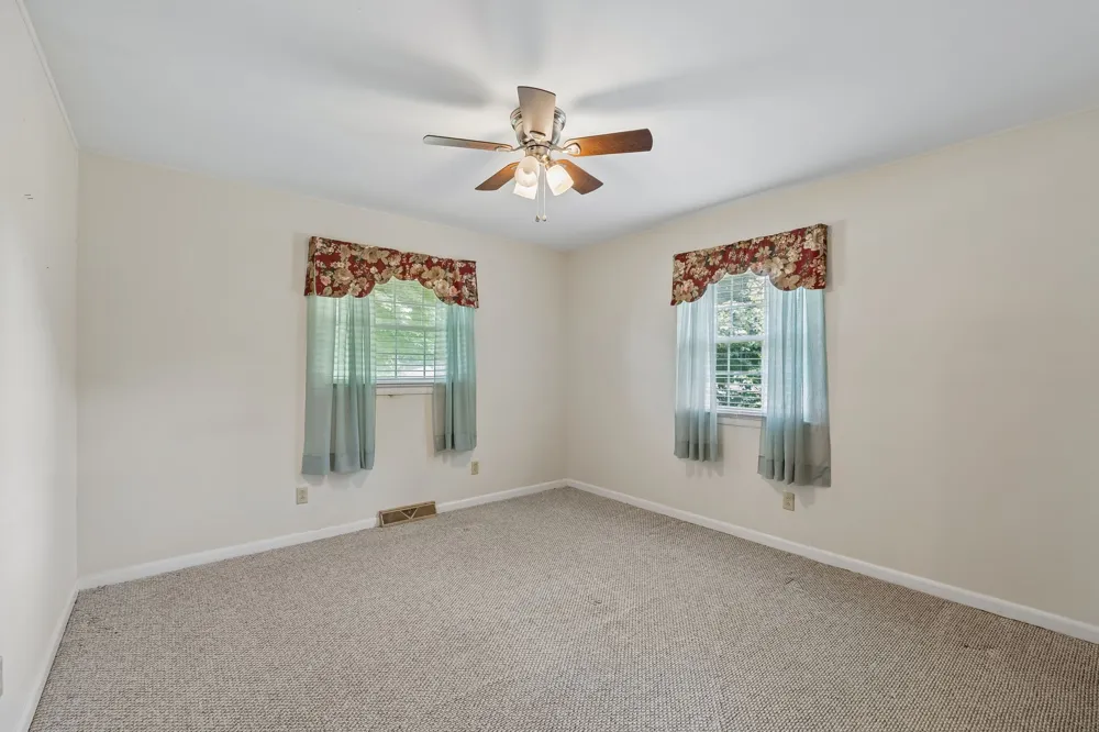 708 Hickory St Centerville, TN 37033