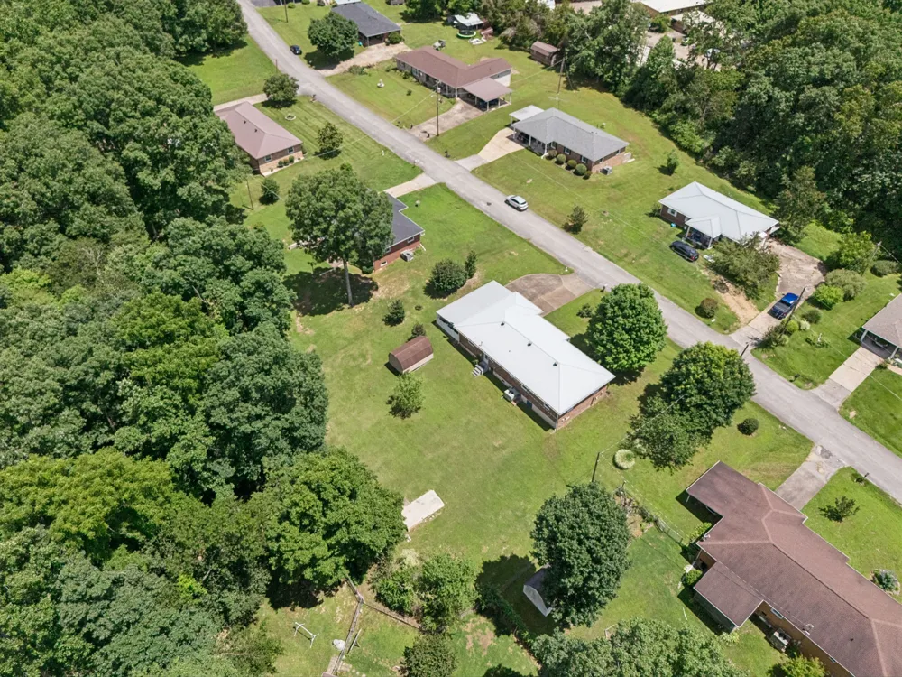 708 Hickory St Centerville, TN 37033