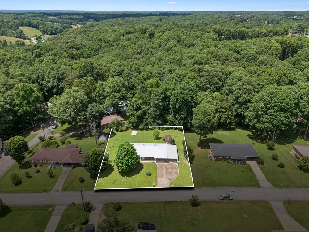708 Hickory St Centerville, TN 37033