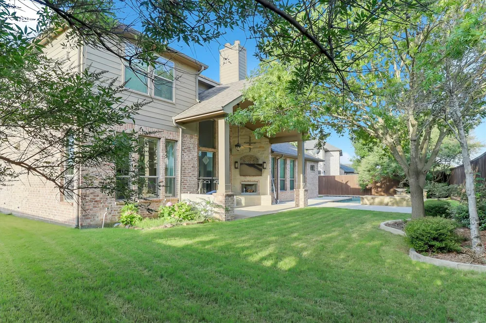 605 Royal Glen Drive Murphy, TX 75094