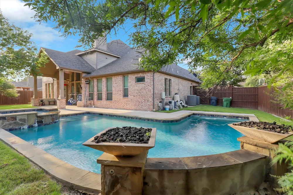 605 Royal Glen Drive Murphy, TX 75094