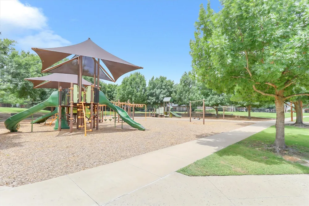 605 Royal Glen Drive Murphy, TX 75094