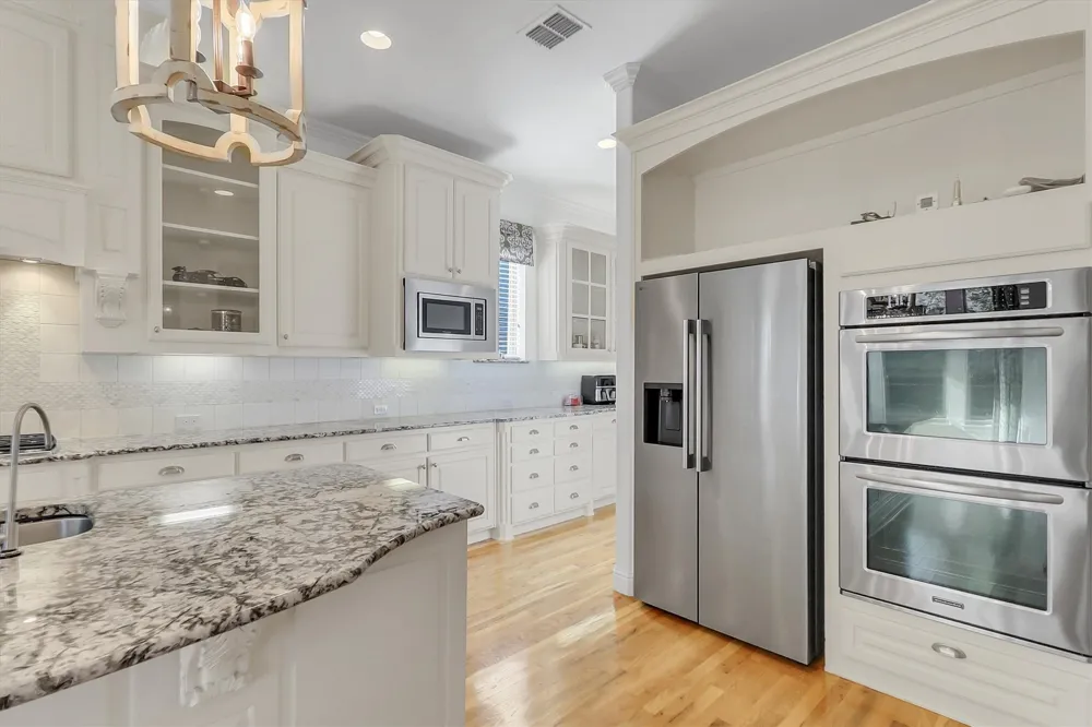 605 Royal Glen Drive Murphy, TX 75094