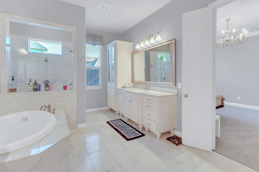 605 Royal Glen Drive Murphy, TX 75094