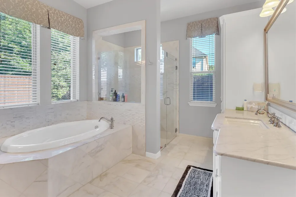 605 Royal Glen Drive Murphy, TX 75094