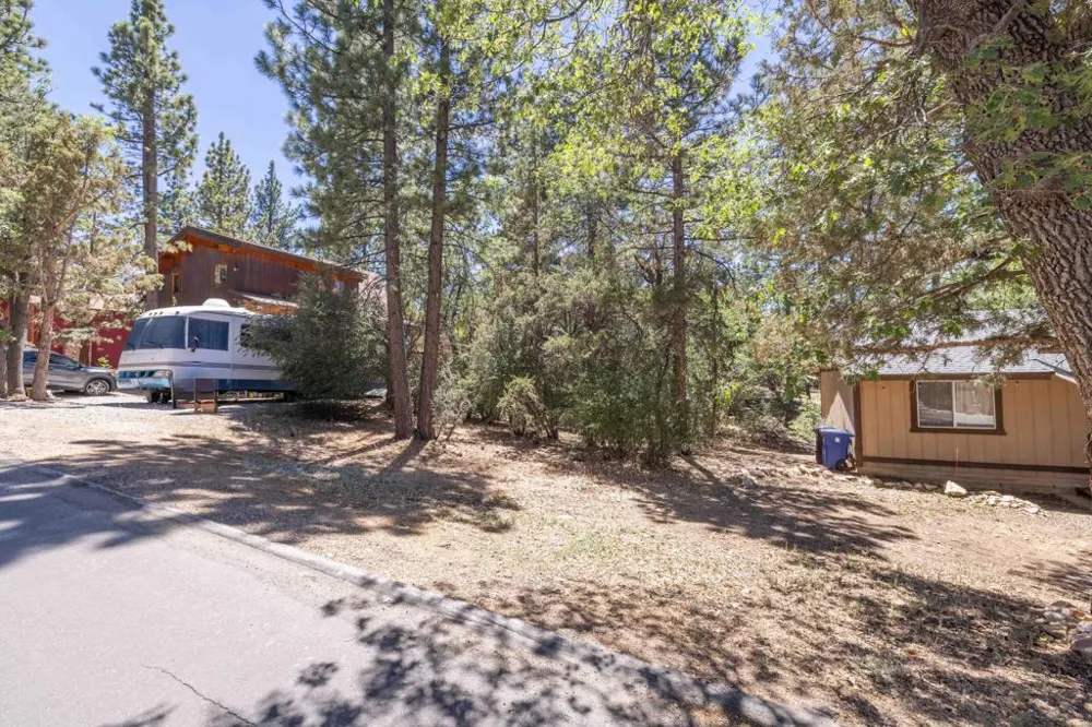810 Vista Avenue Sugarloaf, CA 92386
