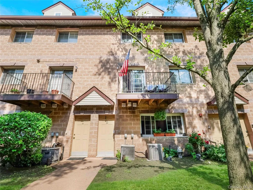 26 Klint Court Nanuet, NY 10954