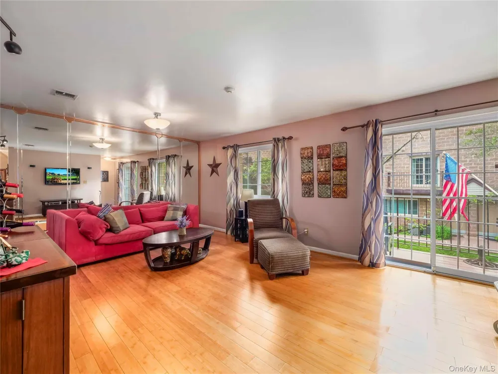 26 Klint Court Nanuet, NY 10954
